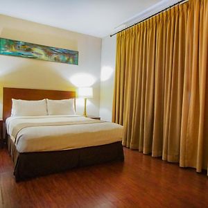 Deluxe Suite Queen Bed
